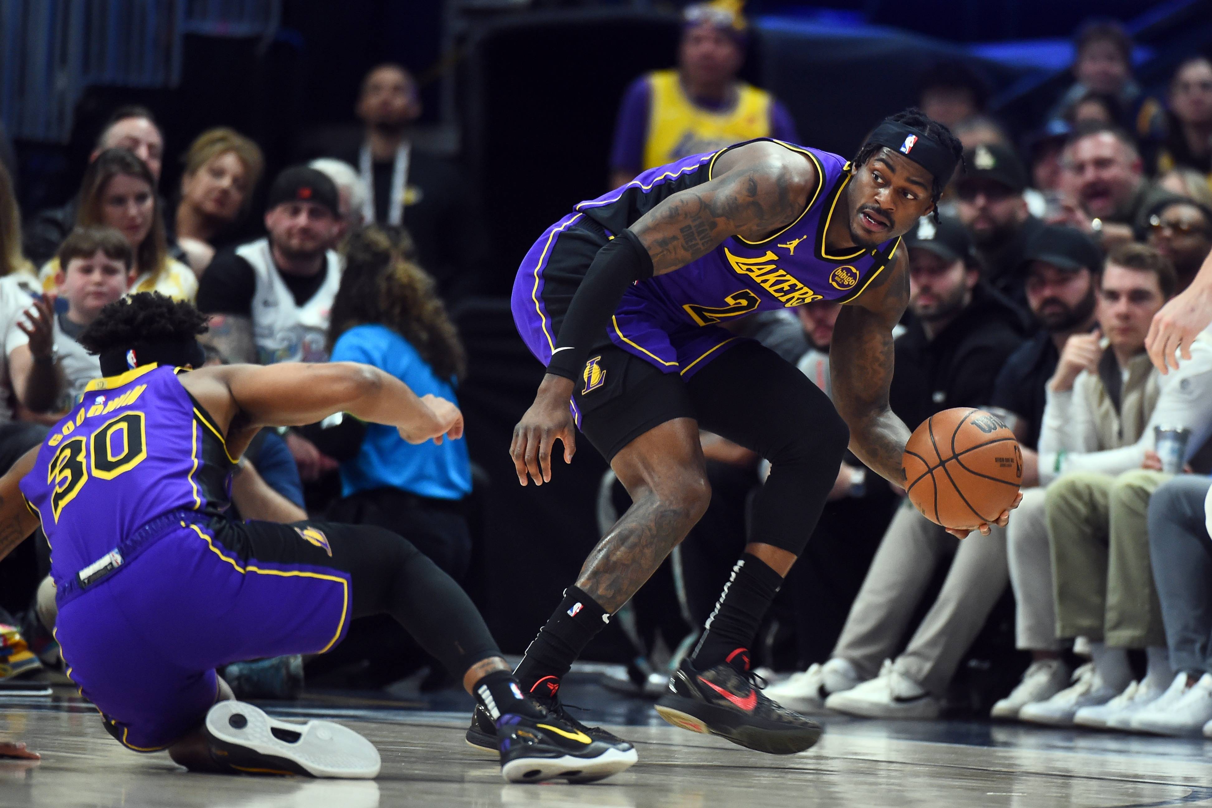 凭借一波上海队，全国篮球锦标赛成功封盖，现场全场沸腾的简单介绍