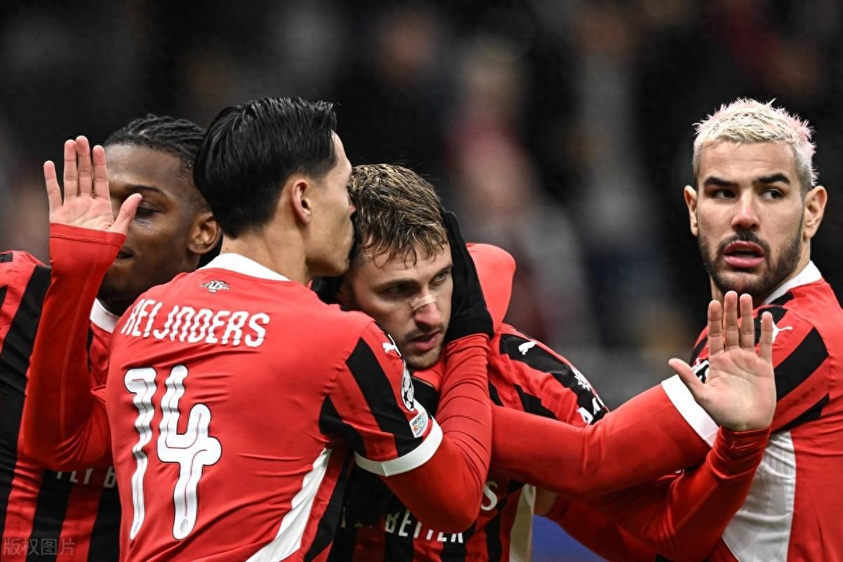 包含AC米兰主场气氛火爆，期待胜利到来的词条