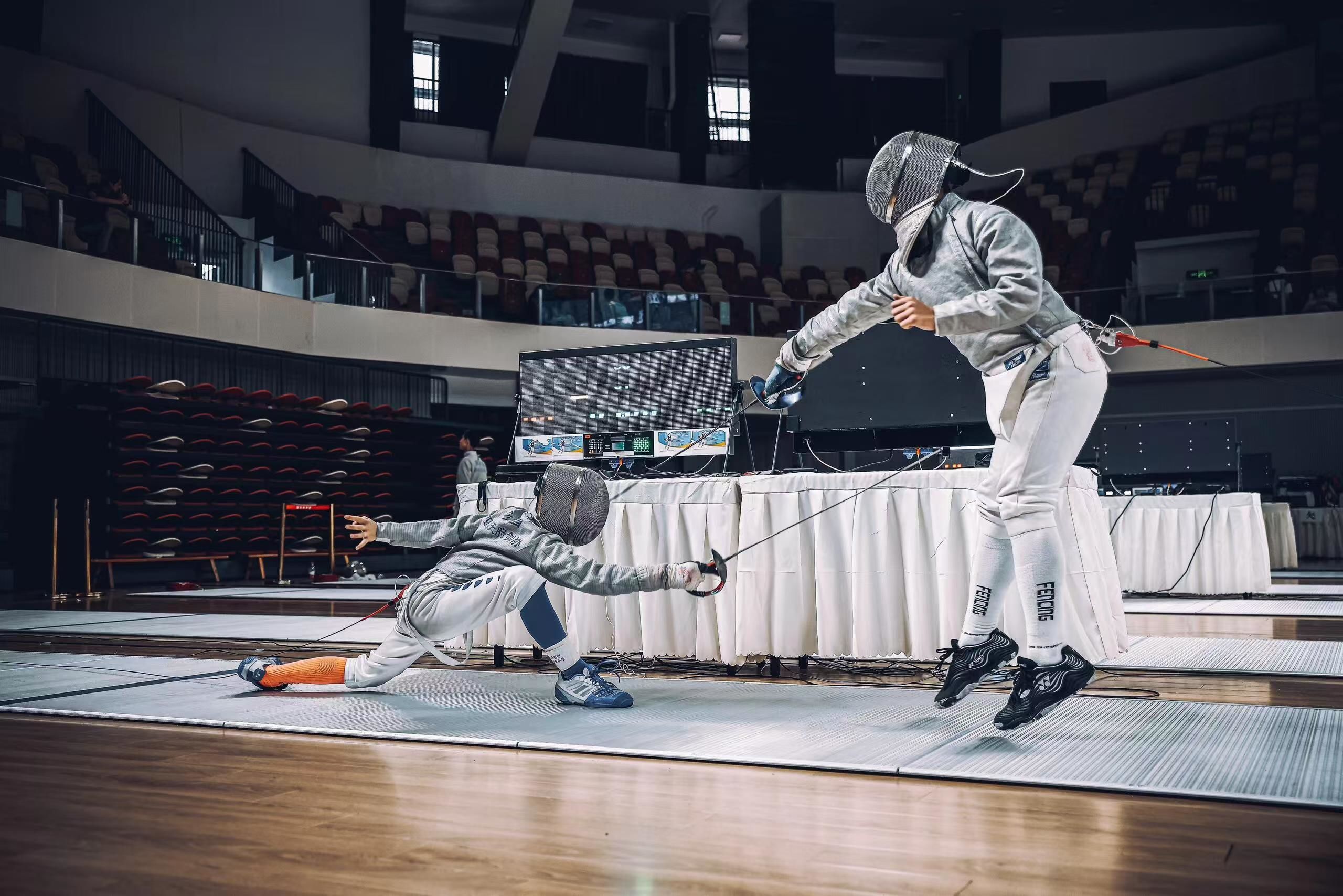 重庆击剑选手精准攻击,实现晋级 重庆击剑选手精准攻击,实现晋级