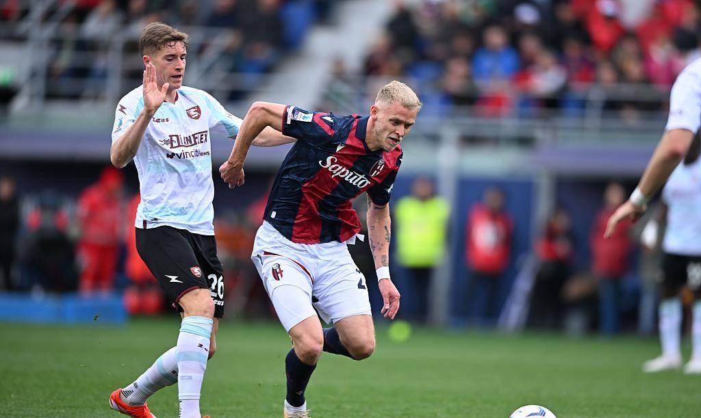 澳客官方登录入口-包含意甲联赛竞争激烈，球员拼尽全力的词条