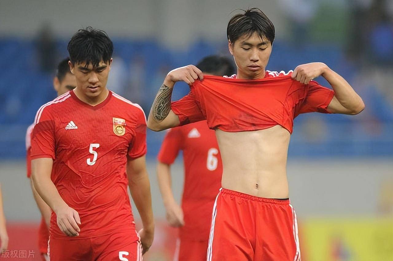 澳客教练-包含足球盛事持续发酵，球员奋勇拼搏的词条