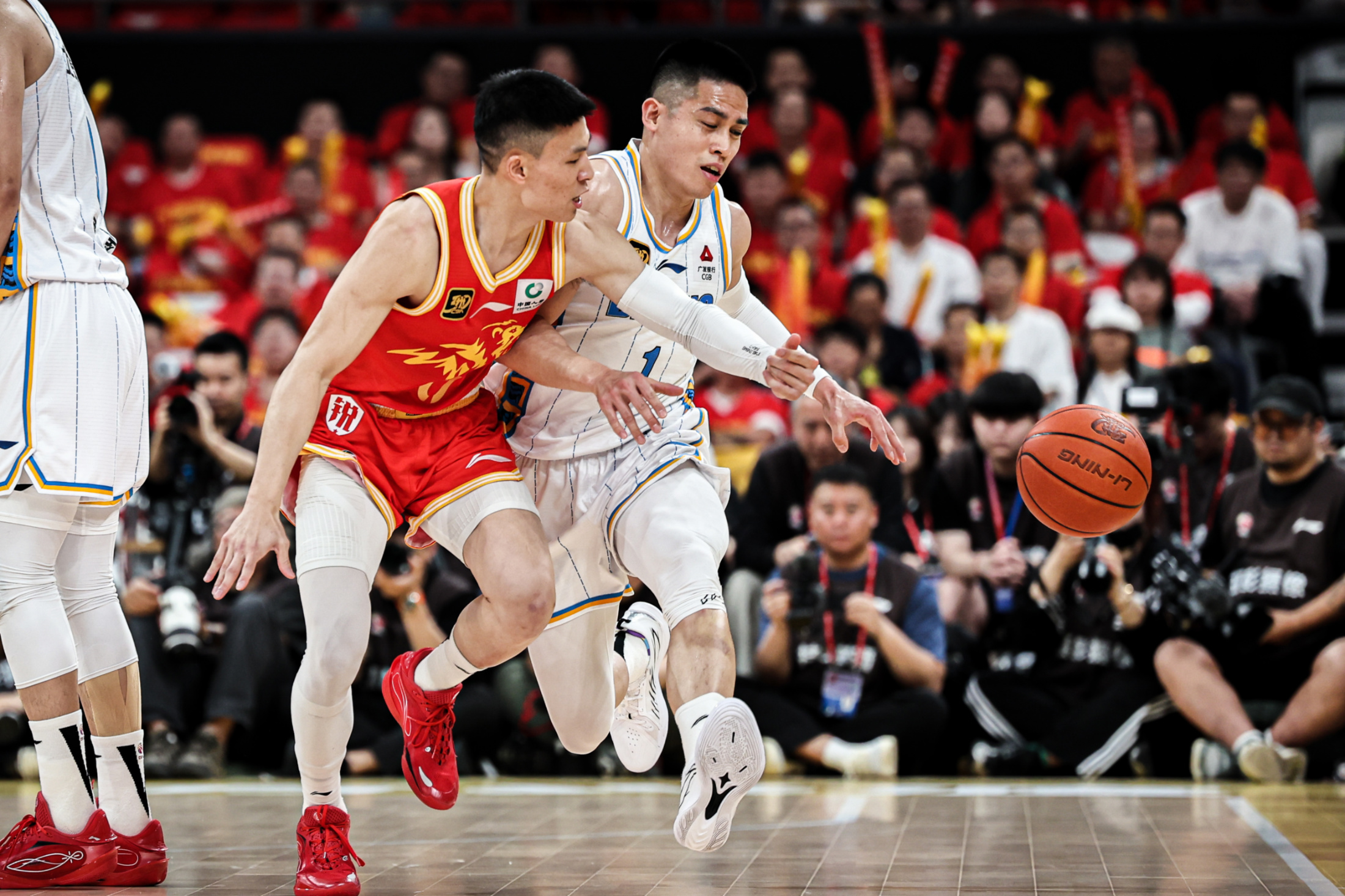 比赛收官,球队全力以赴争取胜利 比赛收官,球队全力以赴争取胜利