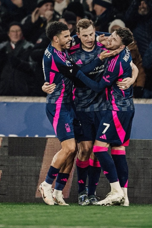 澳客平台-包含战术调整迎来成功，球队全面发力取得胜利的词条