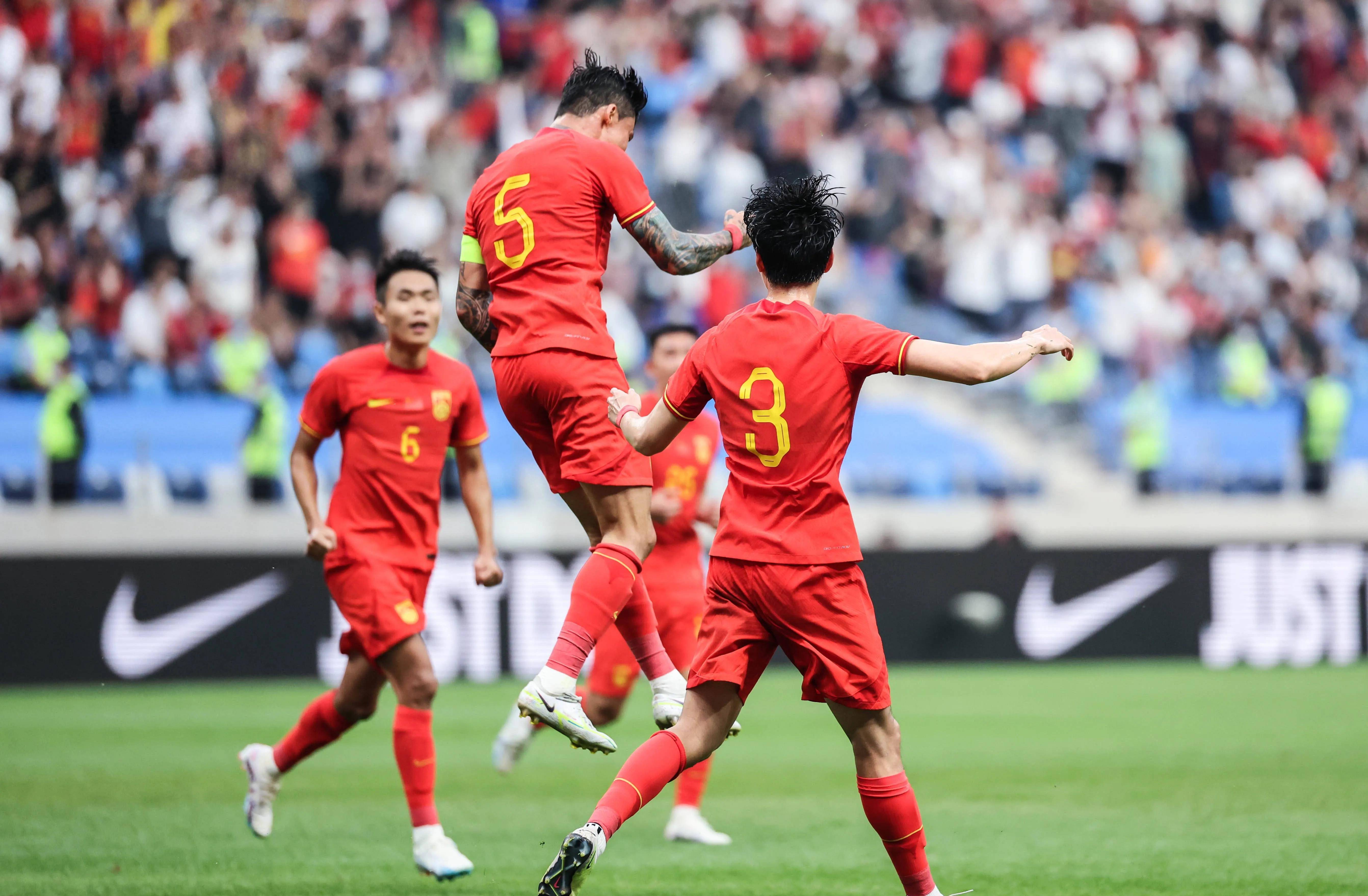 包含欢乐时刻:中国足球队在比赛中喜迎胜利的词条 包含欢乐时刻:中国足球队在比赛中喜迎胜利的词条