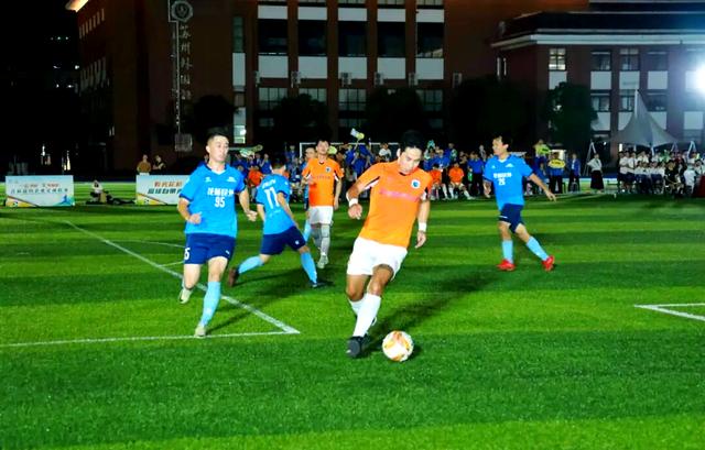 澳客网页版登录入口-足球赛场精彩纷呈，哪支队伍表现最出色？的简单介绍