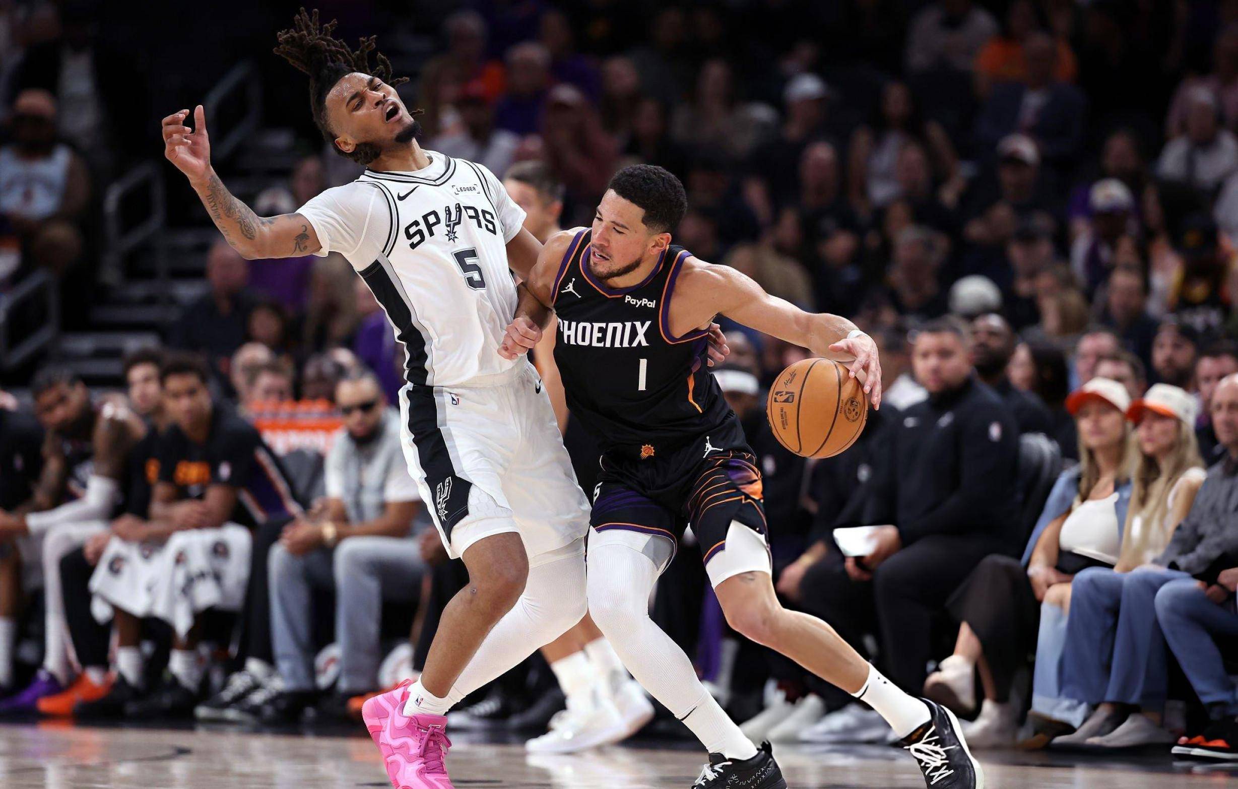 太阳灭马刺:布克独得分掀翻对手的简单介绍 太阳灭马刺:布克独得分掀翻对手的简单介绍