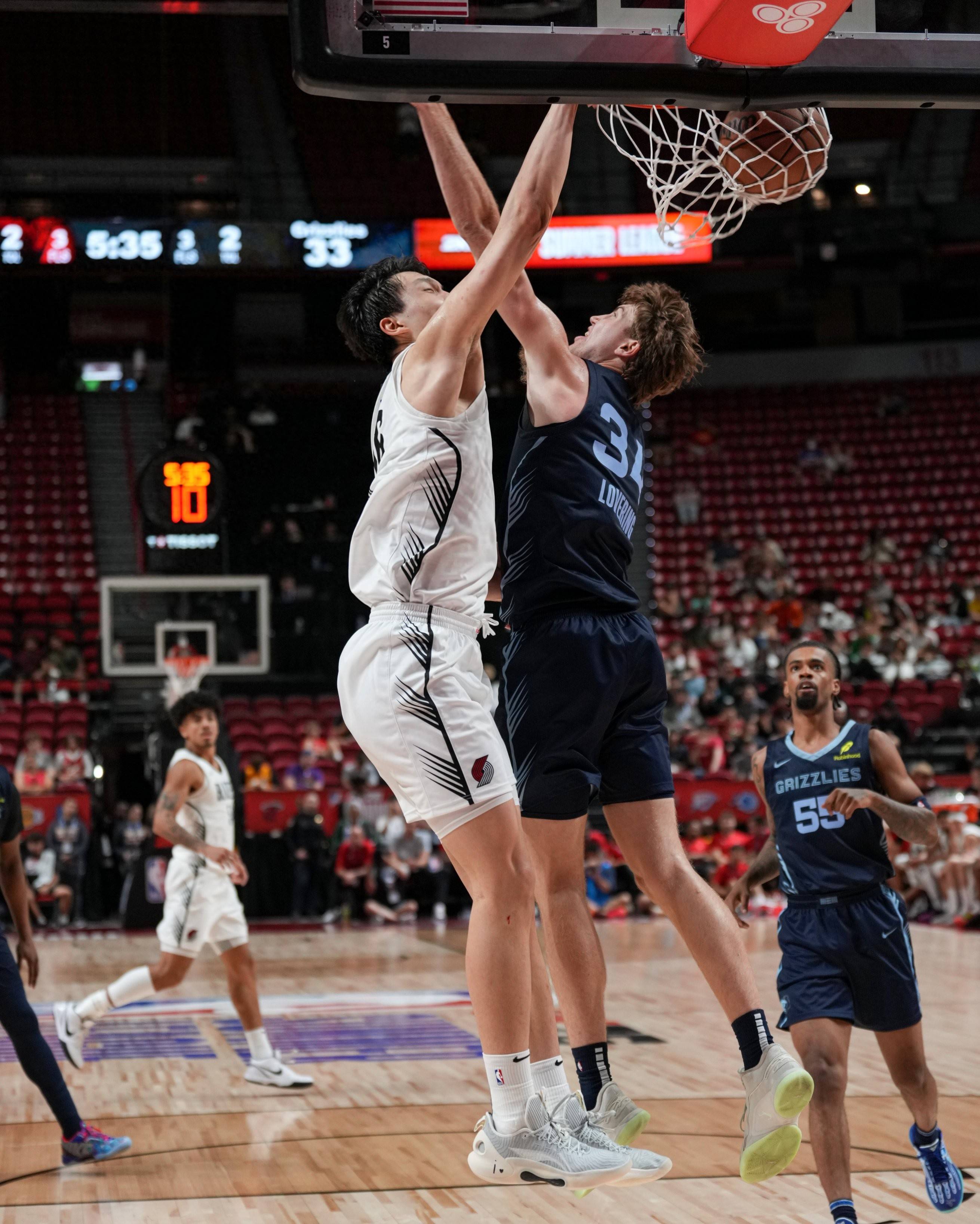 开拓者大胜灰熊,利拉德火力全开 开拓者大胜灰熊,利拉德火力全开