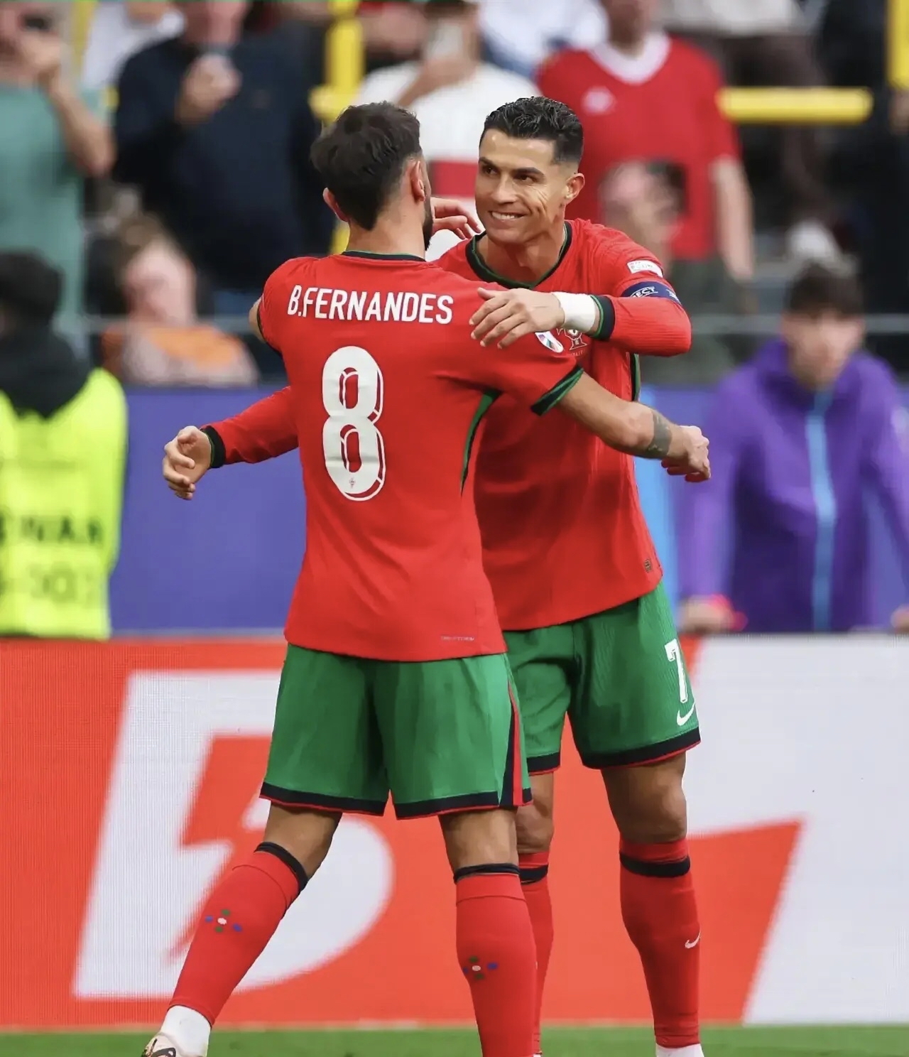 葡萄牙大胜克罗地亚队,晋级在望 葡萄牙大胜克罗地亚队,晋级在望