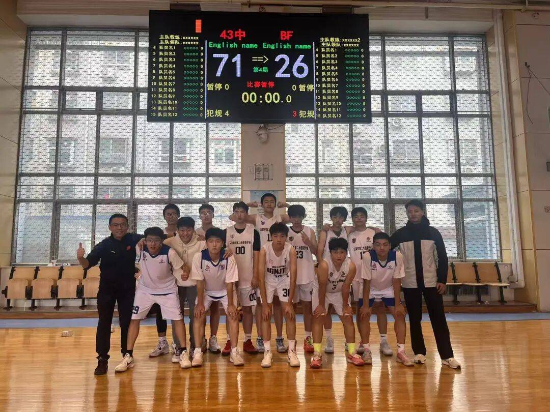 球员们凭借拼搏精神,夺取胜利成为现实 球员们凭借拼搏精神,夺取胜利成为现实